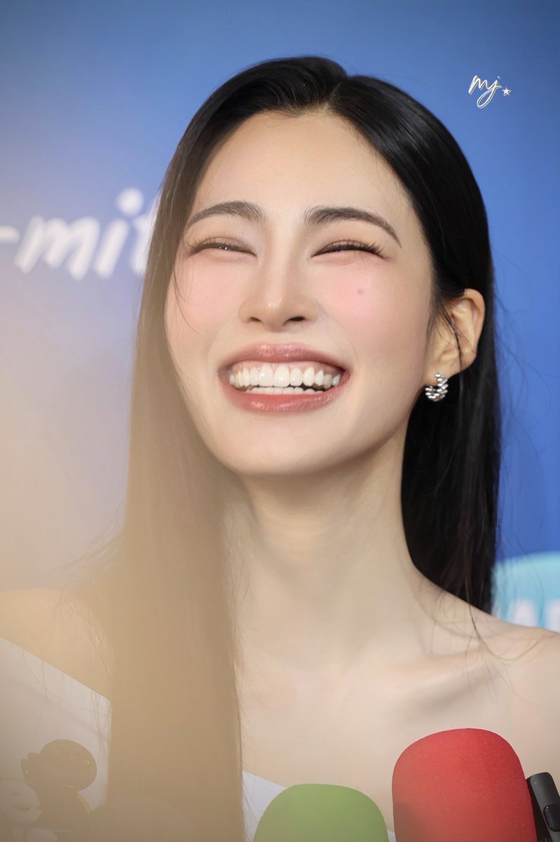 คนเดียวที่ทำให้คำว่า “ละลาย” มีอยู่จริง

LINGORM BA MEGA WECARE
#CareMitmentWithLingOrm
#linglingkwong #หลิงหลิงคอง‌