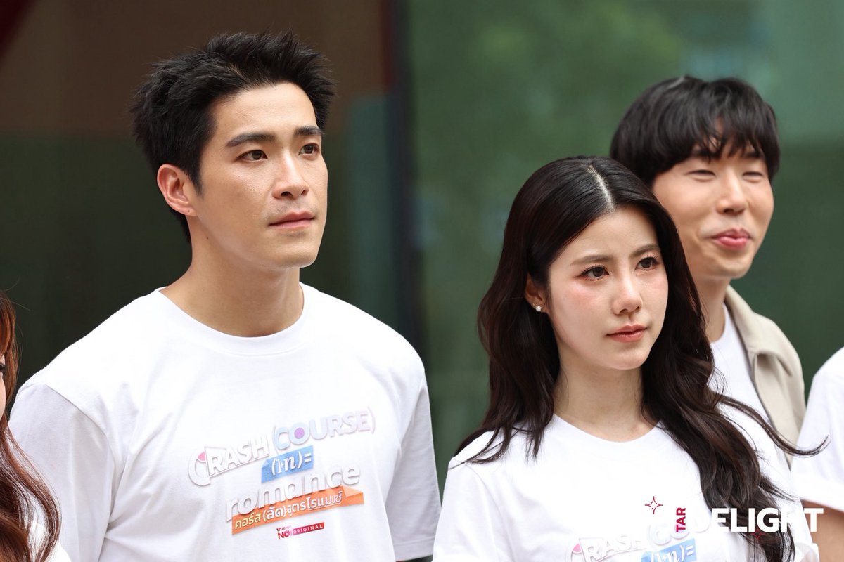 StarDelight_ent's tweet photo. "อาเล็ก-เอสเธอร์" นำทีมเปิดตัวกันใจกลางสยามกับซีรีส์ "Crash Course in Romance คอร์ส(ลัด)สูตรโรแมนซ์"
#อาเล็กธีรเดช #เอสเธอร์
#CrashCourseInRomanceTH #คอร์สลัดสูตรโรแมนซ์ #TrueVisionsOriginal https://t.co/H3i8DJXzUV