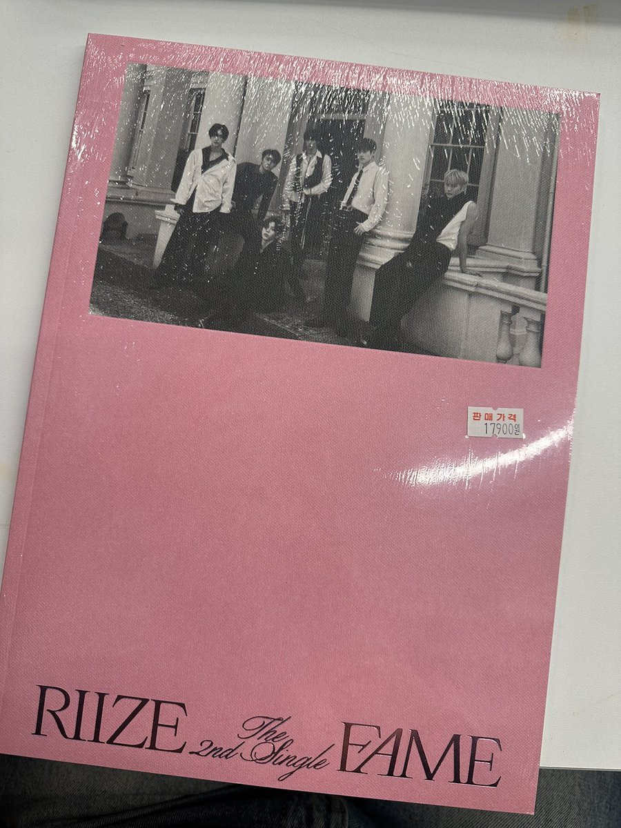 riizingstarz's tweet photo. every hate comment just makes me spend more money on riize so i went to a random store here in seoul and bought an album 🙏🏻 https://t.co/5NjAy8AdB5