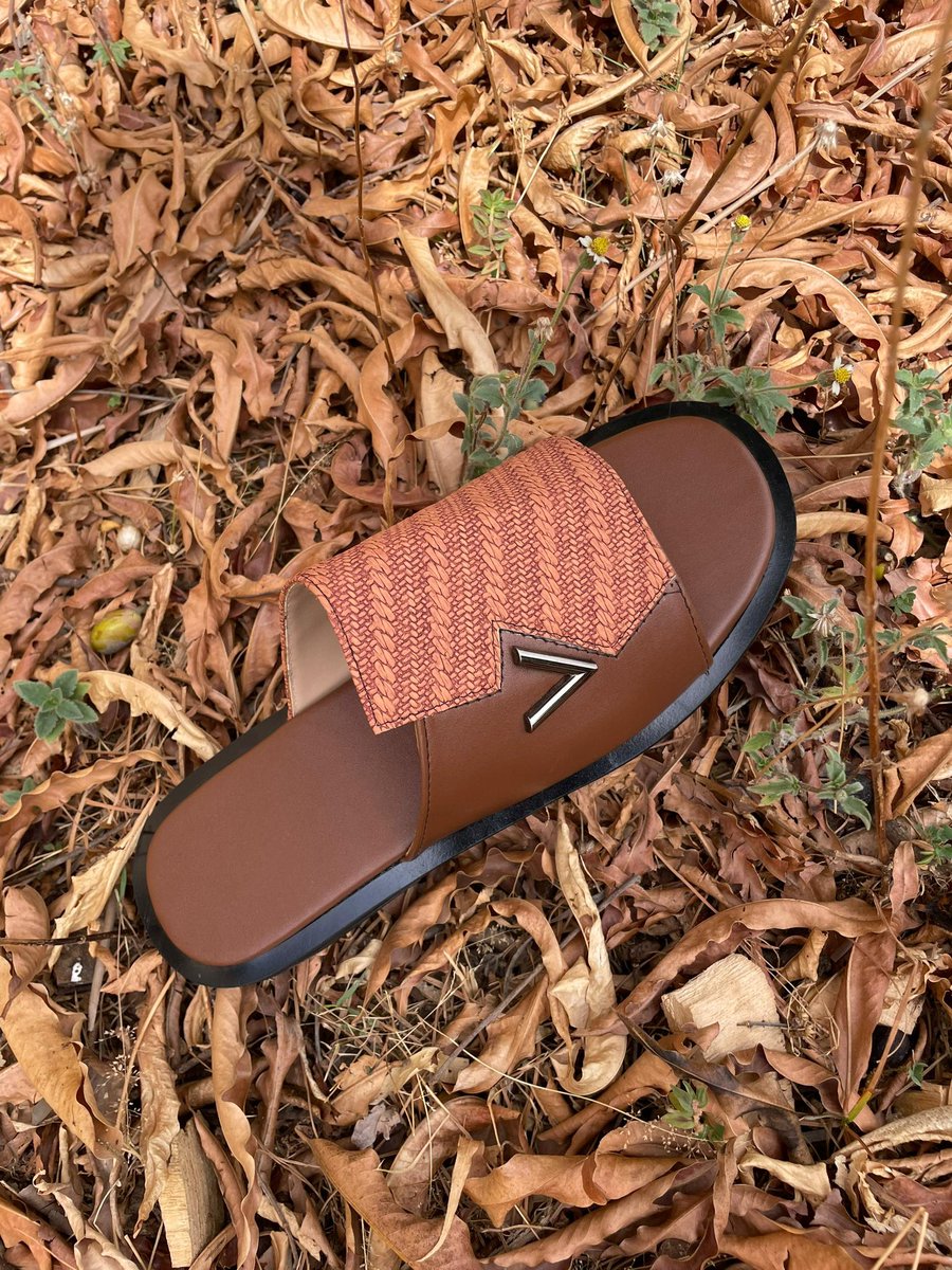 vogaproductpage's tweet photo. Elegance in Brown. Power in Black. Which one are you choosing?

Price: ₦15,000

Production duration: 7 working days 

📍kaduna 
📦Worldwide Delivery 🚚 https://t.co/aNgDDrQfF1