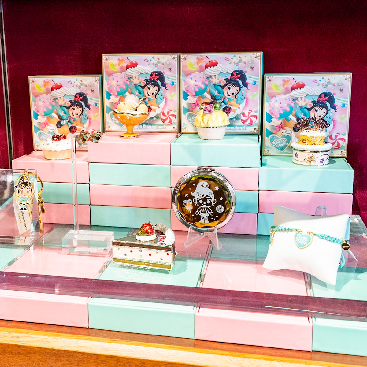 ディズニー ヴァネロペ パルパルーザ ピアス チョコミントグリーン ヴァネパル ブレスレット、コンパクトミラー、キーチェーン、ピアス！ 東京