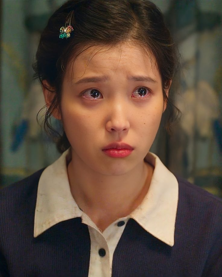 Fio_1917's tweet photo. IU is a hella good actress, bruh!

I mean. How do you even control your tears to stay in your eyes like that and not dropping?! 😱 https://t.co/zHlREHMlEt