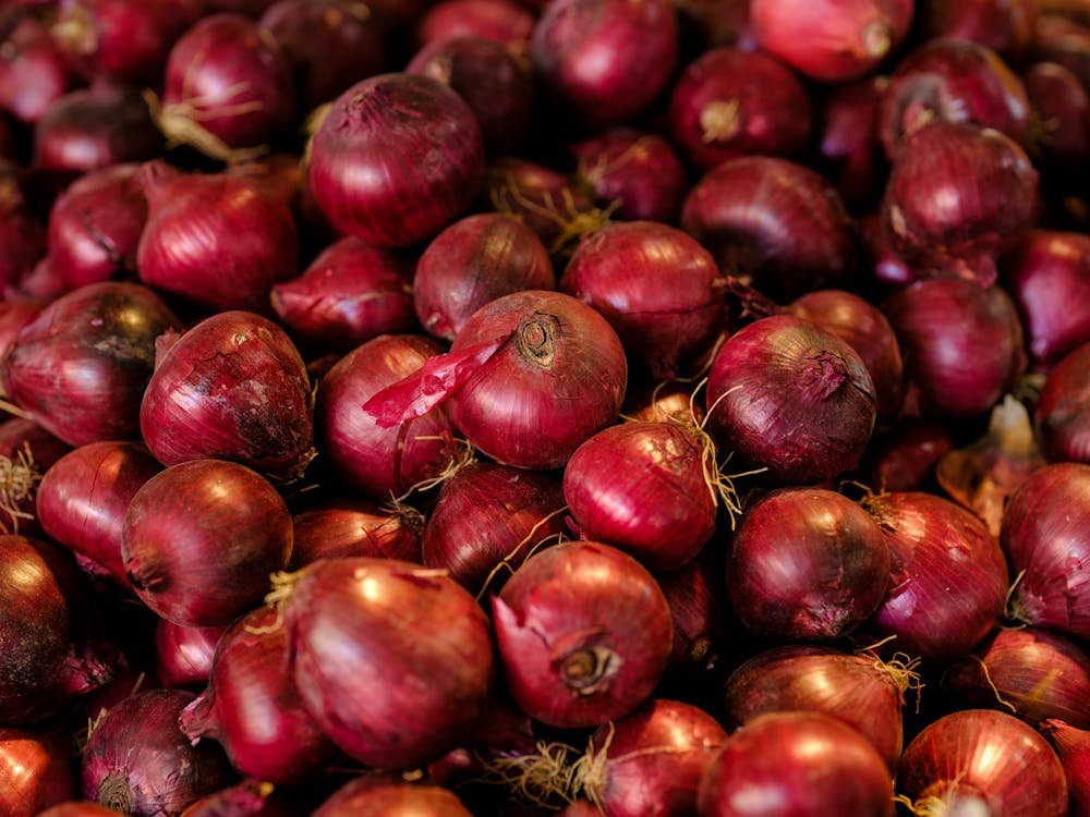 I visited Sheikhpura district a few days ago and learned something interesting... It produces onions that are in high demand esp in neighbouring countries like Pakistan and Bangladesh, where non veg food is quite popular.

The onions grown in Sheikhpura are known for their