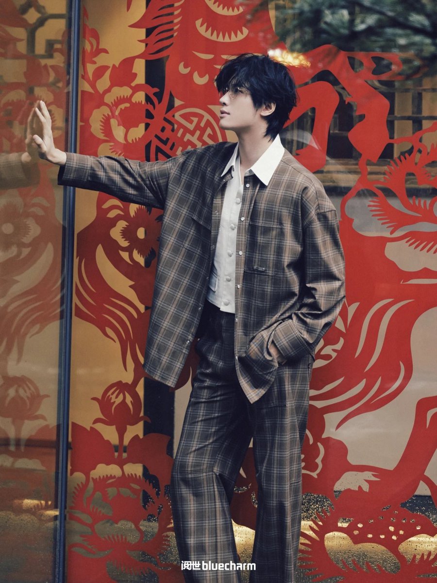 xiaoxindaily's tweet photo. #ZhanXuan issue content with BLUECHARM will also be featured this month on high-speed rail train TVs across China, as well as in VIP lounges for China Railway High-speed, China Southern Airlines Pearl lounges, Hainan Airlines lounges &amp; over a hundred premium hotels nationwide 🤩 https://t.co/vgiqvxV7nB