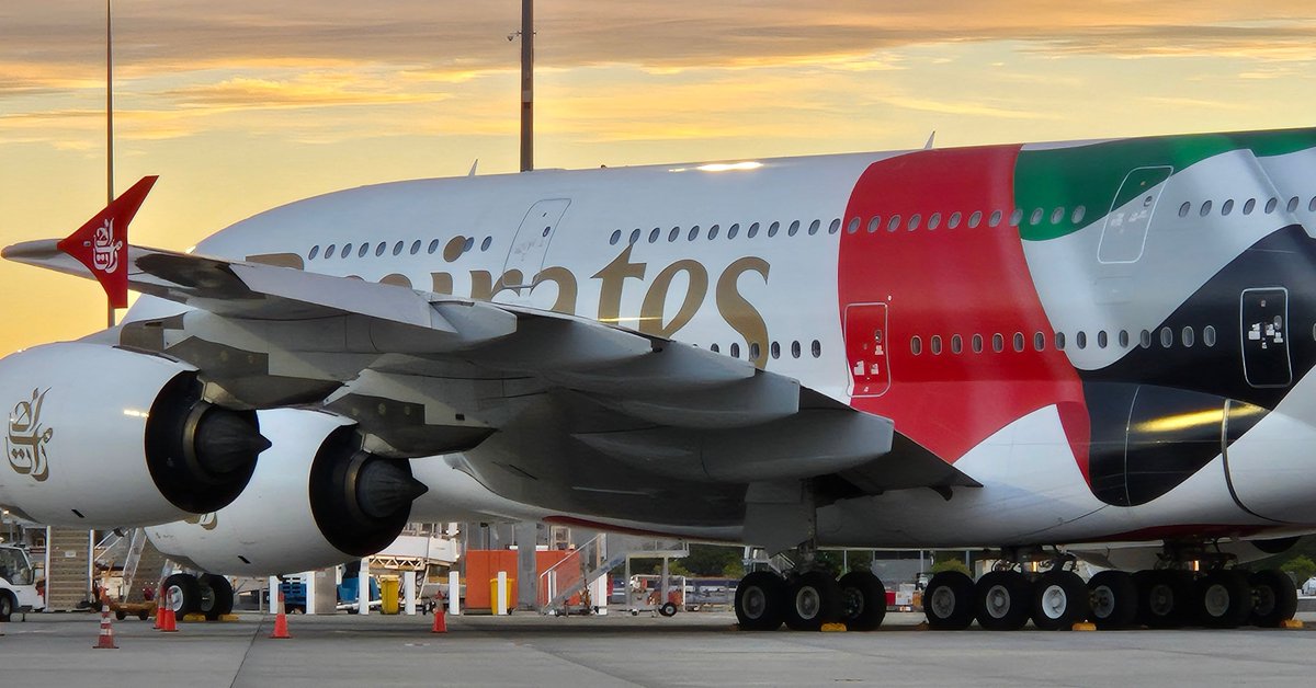 uae2me's tweet photo. 💸 Emirates employees are getting another massive bonus ✈️🇦🇪

Emirates Airline will award staff a bonus equivalent to 20 weeks of salary 👀

That’s basically:
💰 Around 5 extra months of pay on top of their yearly salary!

And this is now the 4th year in a row… 🔥

But away from the huge bonus 👀
What do you think about the new UAE flag design on the Emirates A380? 🇦🇪❤️