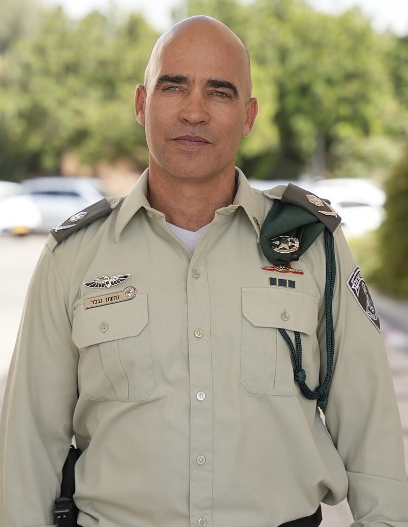 פרצוף תהליך ההסתאבות של המשטרה: התבזות מי שנחשבו עד בן גביר לאיכותיים בלובשי המדים הירוקים והכחולים.
נחשון נגלר. קיבוץ בארי. שלדג. ימ״מ עד למפקד. אמיץ בקרב. נפצע קשה. עשרות שנות נשיאה בנטל אישי כבד.

ואז, מהקרבה להרקבה. דרגת ניצב מבן גביר⬅️התרפסות ביובל התליין. הא בהא תליא.
בושה