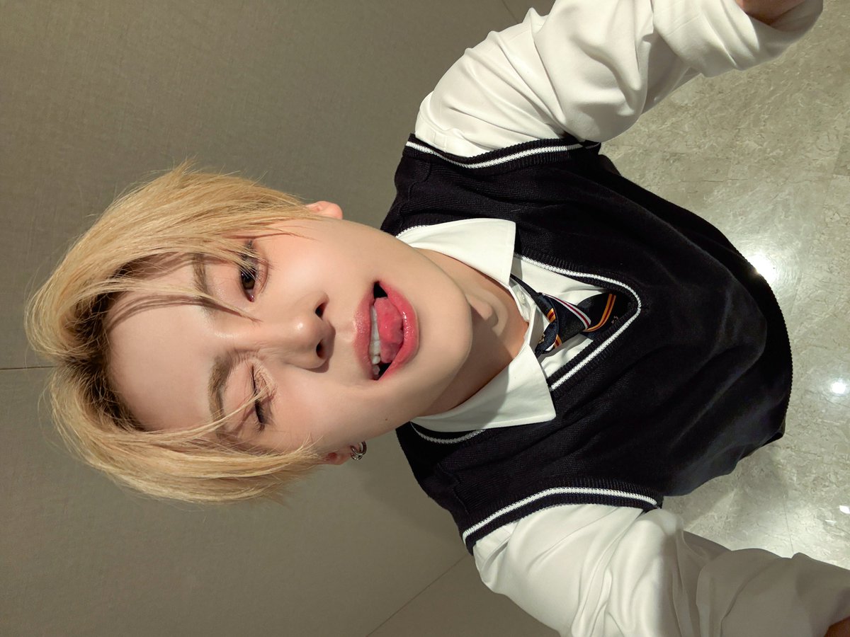 eclairswon's tweet photo. upper angle is his angle fr https://t.co/csuY9Ik1X6