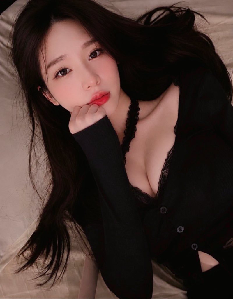 單純來丟個照片ㄉ 請誇誇我好看 https://t.co/MuvxDUeSQN