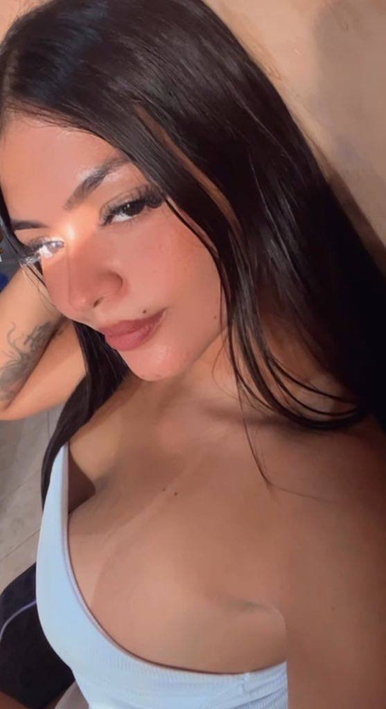 Rainhamilla1's tweet photo. Beta, você ainda não sabe o significado, mas entende perfeitamente o seu lugar.
Não fique triste com isso, é o seu destino!
Eu serei a sua guia nesse novo mundo, pequeno betinha.
Agrade sua rainha e envie na DM.
Esse é o primeiro passo da escola Milanismo https://t.co/pdqfMVofWT