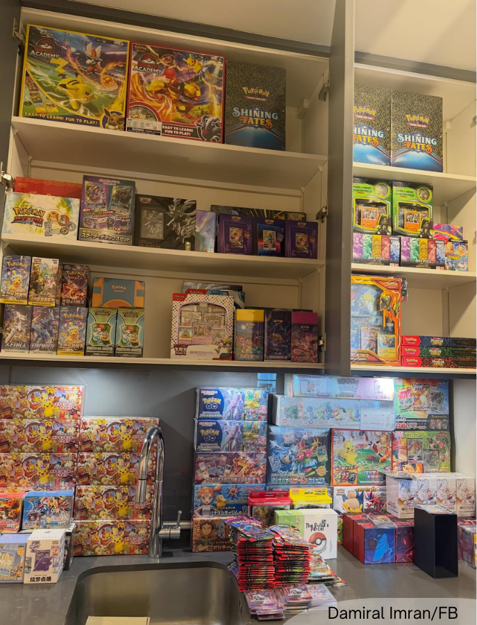 NewsBFM's tweet photo. A Pokémon card collector is offering part of his latest collection for RM4.44 million, or in exchange for a Mercedes-AMG GT S and RM3.8 million in cash.

Damiral Imran added that a RM80,000 commission will be offered to anyone who successfully facilitates the sale.

🧵1 https://t.co/iUirwIlDJy