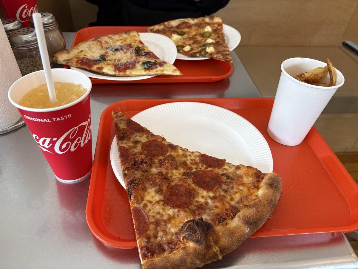 superpulin's tweet photo. 念願のHenry's PIZZA行ってきた💖 https://t.co/Y2iWSc7ofC