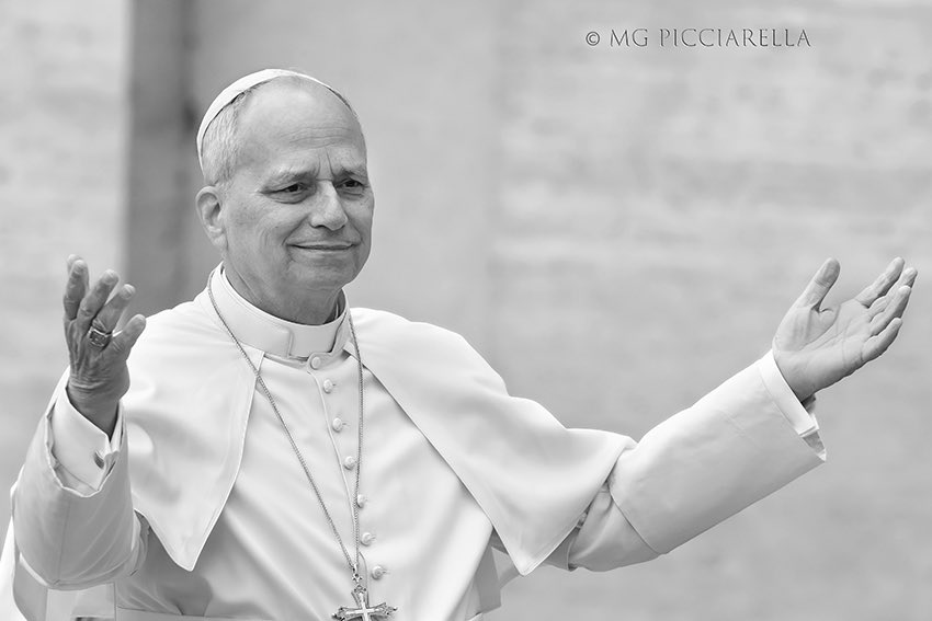 León XIV, primer aniversario:

      “La paz esté con todos ustedes”

“Ad multos annos” al 267º Sucesor de Pedro 

(8 mayo 2025-8 mayo 2026)

📷<a href="/mgpicciarella/">mg picciarella</a>