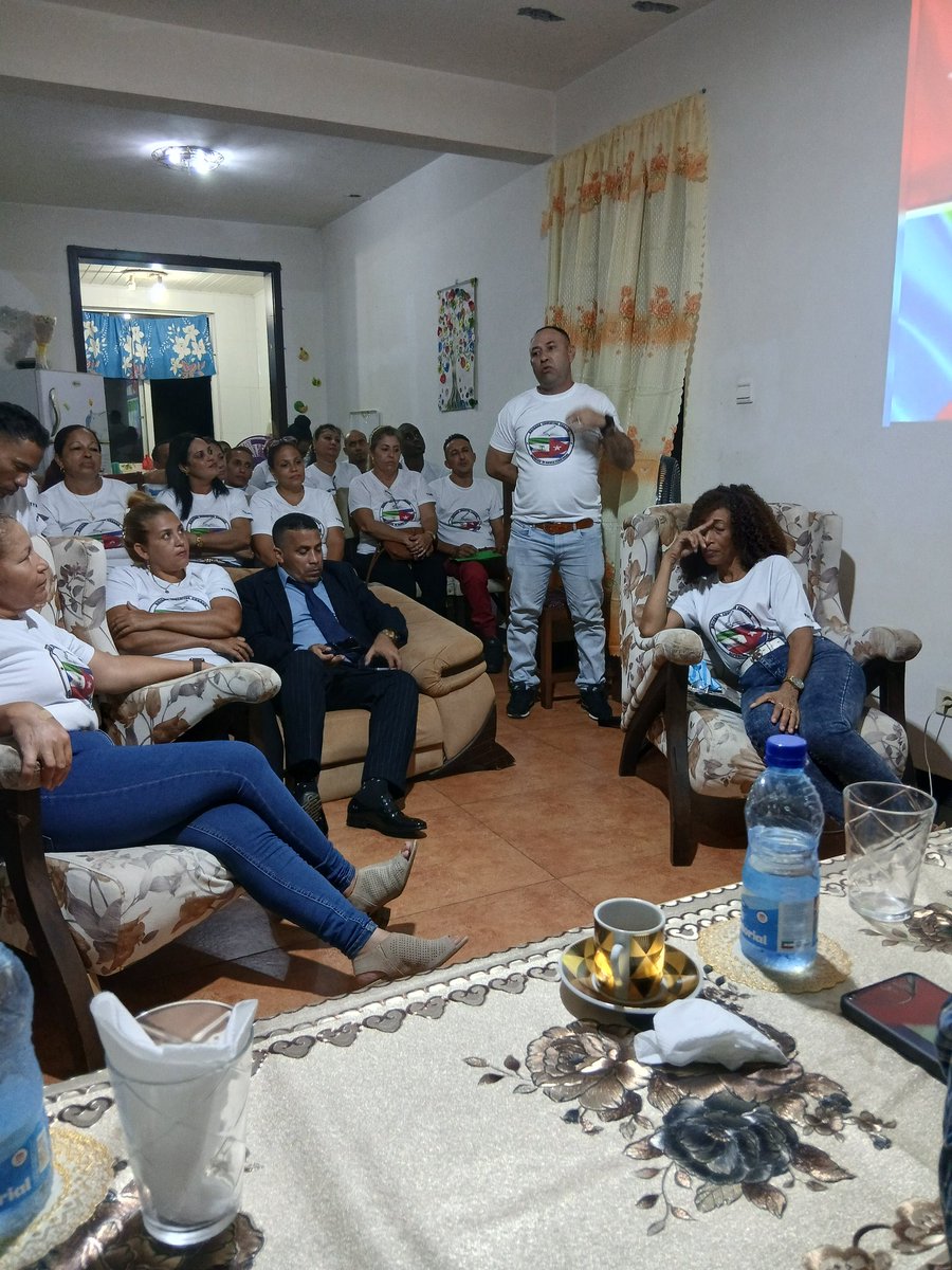 Ena2Elsa's tweet photo. El encuentro con los cooperantes que residen en las viviendas sociales de MONDONG, permitió conocer a los visitantes el quehacer diario en los centros, su compromiso con la Educación en este país , el amor por #Cuba y su disposición a defenderla. @AdrianaSof5106 @CubaMined https://t.co/8HoVPnCye8