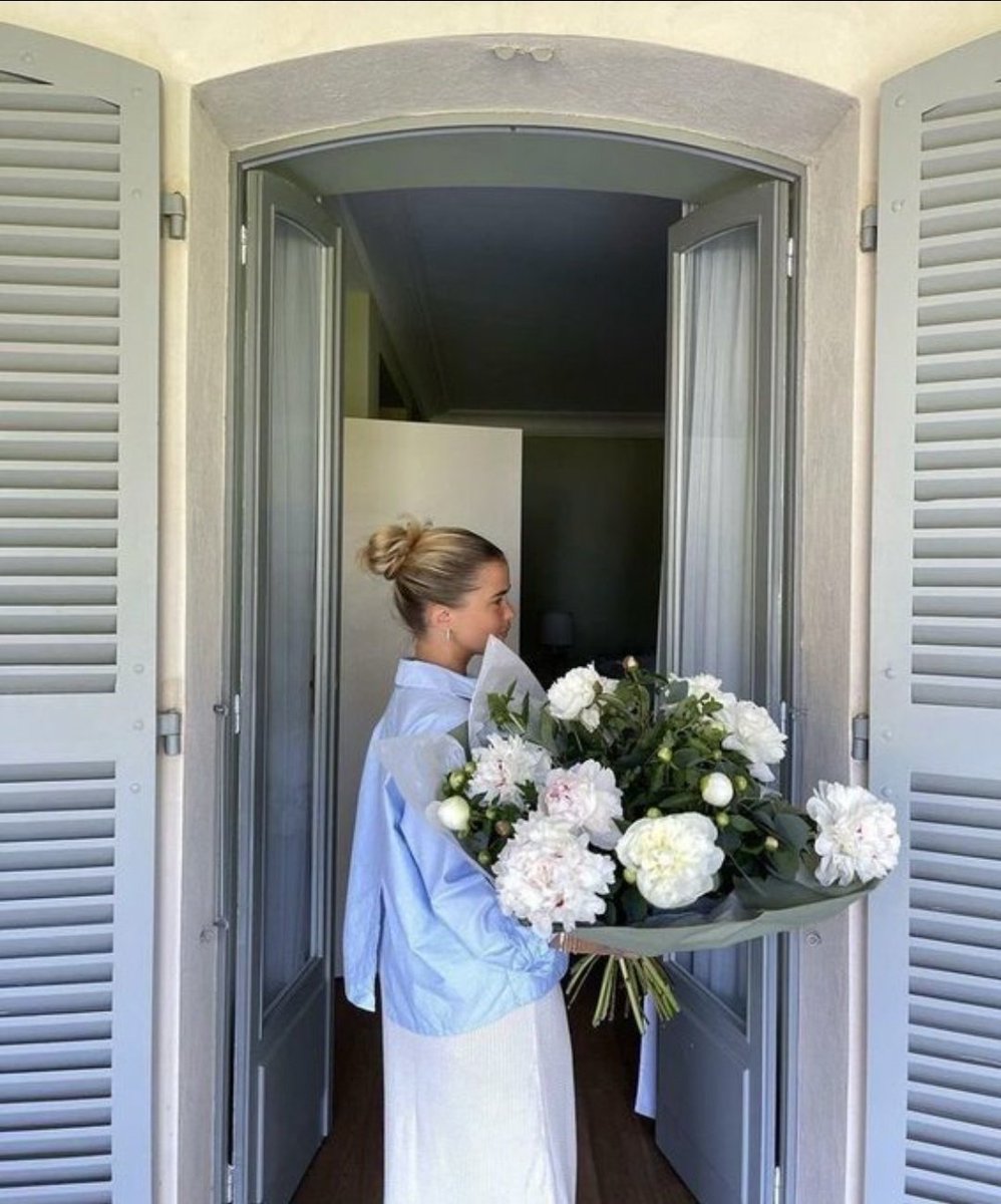 nyliava's tweet photo. “I can buy myself flowers” 💐🌸🌼 https://t.co/AQRDh7nCvg