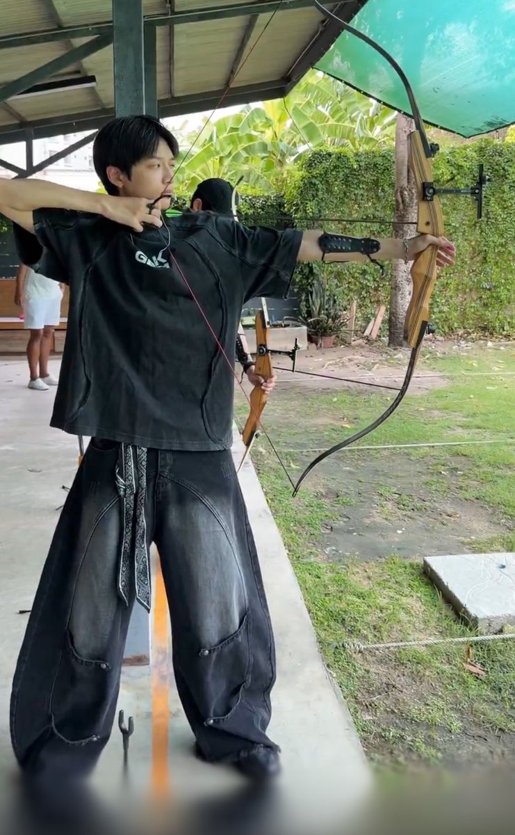 DpDp1942's tweet photo. นักกีฬายิงธนูคนนี้ พรุ่งนี้ขอลุคแฟชึ่นแบบออกมาจากการ์ตูนเลยนะ🏹👦🏻👊🏻 @NxNattakit https://t.co/n3gwjKlL0s