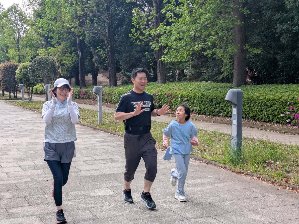 parkrunJP's tweet photo. 住友生命「Vitality」です！

GWが明けて、日常が戻るこの週末。
少しだけ早起きして、体と気持ちを整える時間はいかがでしょうか♪

歩くもよし、走るもよし、心と身体に合わせたスピードで
あなたのparkrunをスタートしませんか。

https://t.co/J0cn6oWg7u
#住友生命Vitality #parkrun https://t.co/cxrp4Wep3A