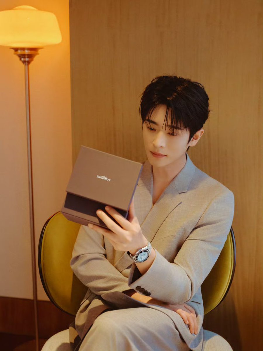 ถ่ายแบบงานแบรนด์ Longines คอลเลคชั่น 520 พี่เหล่ยค่ตหล่อ อบอุ่น หล่อฟีลแฟน หล่อเป็นร่มโพธิ์ร่มไทรมากๆเลยอะ

“รีบยอมรับความรู้สึกของหัวใจที่เต้นระรัวทุกวินาที”

#เฉิงเหล่ย #ChengLei