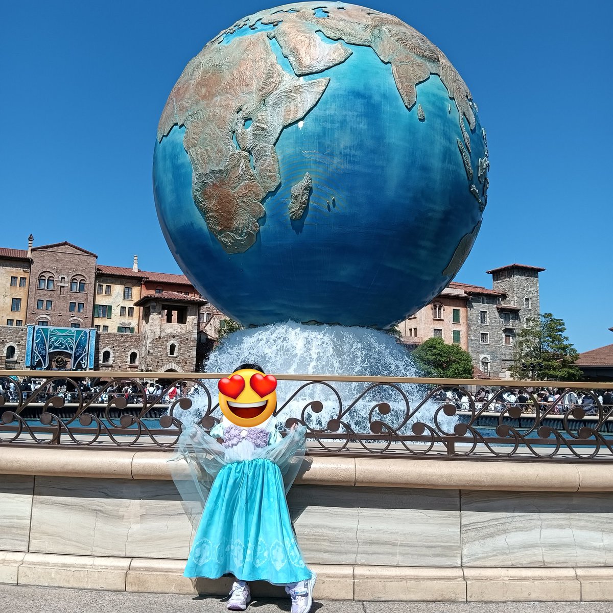 mkyk2652's tweet photo. GWにディズニーシーなんて行くもんじゃないな😂
見渡す限り人でアトラクションすら乗れんかった笑
ショーメインで動く羽目になって
帰ってきたことろには歩きすぎによる筋肉痛🤣'笑
娘の笑顔見れたから、良しとしよう… https://t.co/LE0peoJ5bZ