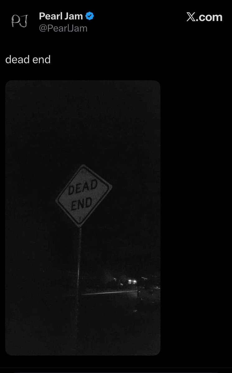 3wefnet's tweet photo. 🚨La cuenta oficial de @PearlJam publicada anoche este misterioso tweet que borró poco después. ¿Empezamos con teorías conspiranoicas?
- Posible nuevo material 😊🎸
- Nuevo merch 🥲🎽
- No encuentran batería y están en un callejón sin salida (Dead End) 😰🥁
Y vuestra teoría es.⤵️ https://t.co/GlvfAqVoDf