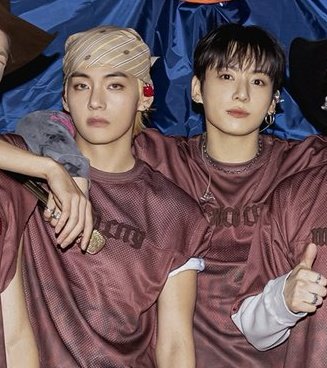 OH LORD LOOK AT TAEKOOK !!!