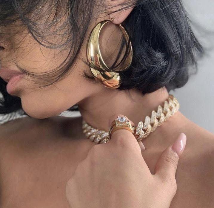 Isla_McKayx's tweet photo. A girl &amp; her signature jewelry✨>>> https://t.co/ZsRS4MgvZh