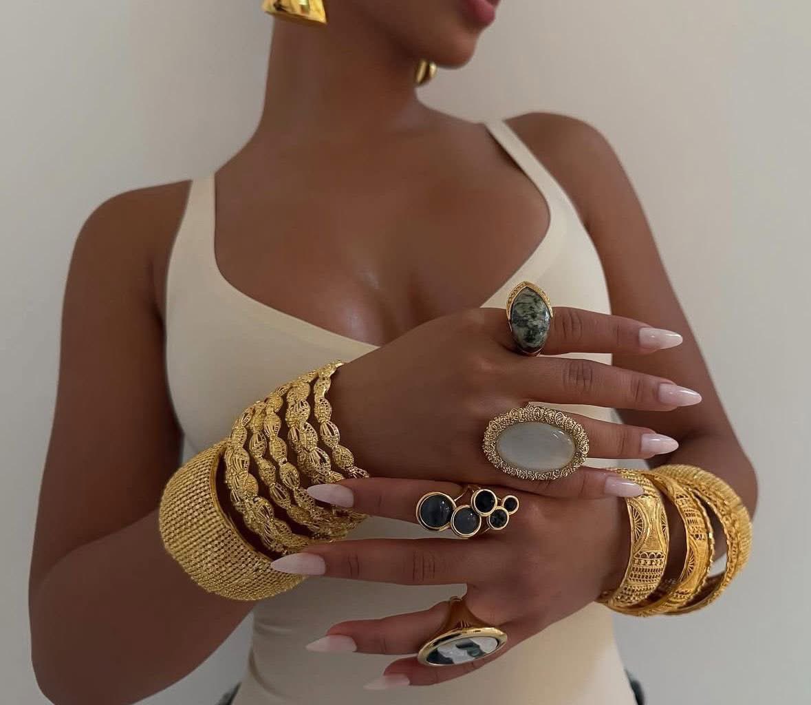 Isla_McKayx's tweet photo. A girl &amp; her signature jewelry✨>>> https://t.co/ZsRS4MgvZh