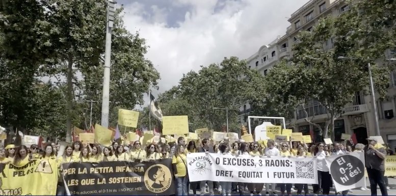 LQSomos's tweet photo. La huelga general de escuelas infantiles tiñe de amarillo todo el estado https://t.co/NkKySOsghm #EscuelasInfantiles #EnLucha https://t.co/k5Y4RAhv6e
