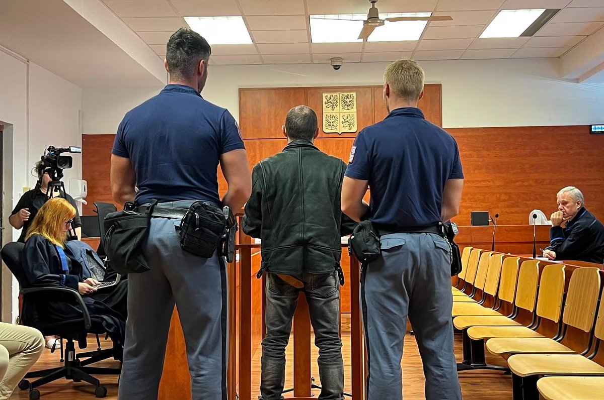 lover_unif's tweet photo. Photos from Czech courts (111)
#handcuffs #handcuffed #prisoner #court #prison #prisonguard #czechcourt #vscr #vscrcz #pomahatveznit #pomahataveznit #dozorce #bachar #eskorta #soud #vezen #mukl https://t.co/mSTAPBmLbA