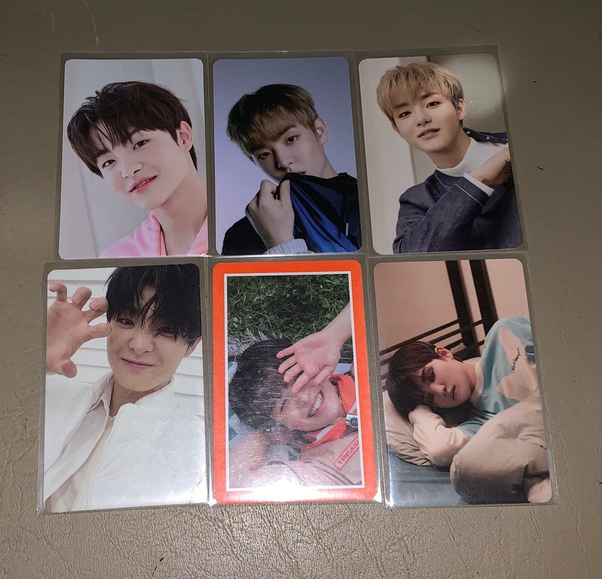 elaluvsusm's tweet photo. ‼️WTS LFB TREASURE PHOTO CARD and Jihoon signed album ‼️

bilhin n'yo na tong mga bentables na to. decluttering yan s'ya 

MOP: CashG 💵
MOD: jnt 🚚

Help RT https://t.co/FerTPM7UBe