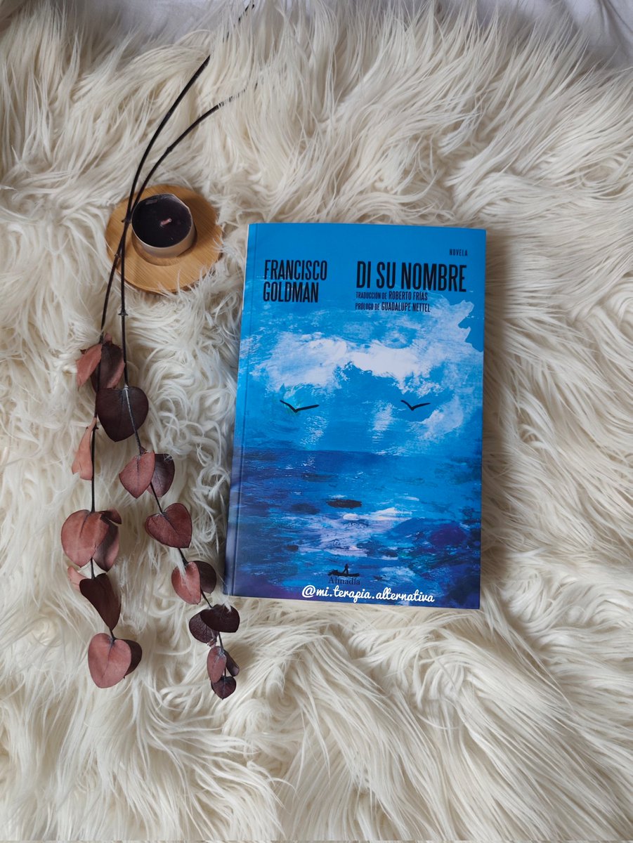 MiTerapiaAlt's tweet photo. No sé si es un libro sobre el duelo,puede que en rigor lo sea pero para mí es una historia de amor,de un amor breve con sus contradicciones y sus malos momentos,con su felicidad y sus ilusiones . Una  historia de amor y de vida inolvidable que recomendaré siempre.
@Almadia_Edit https://t.co/empZjUHu2s