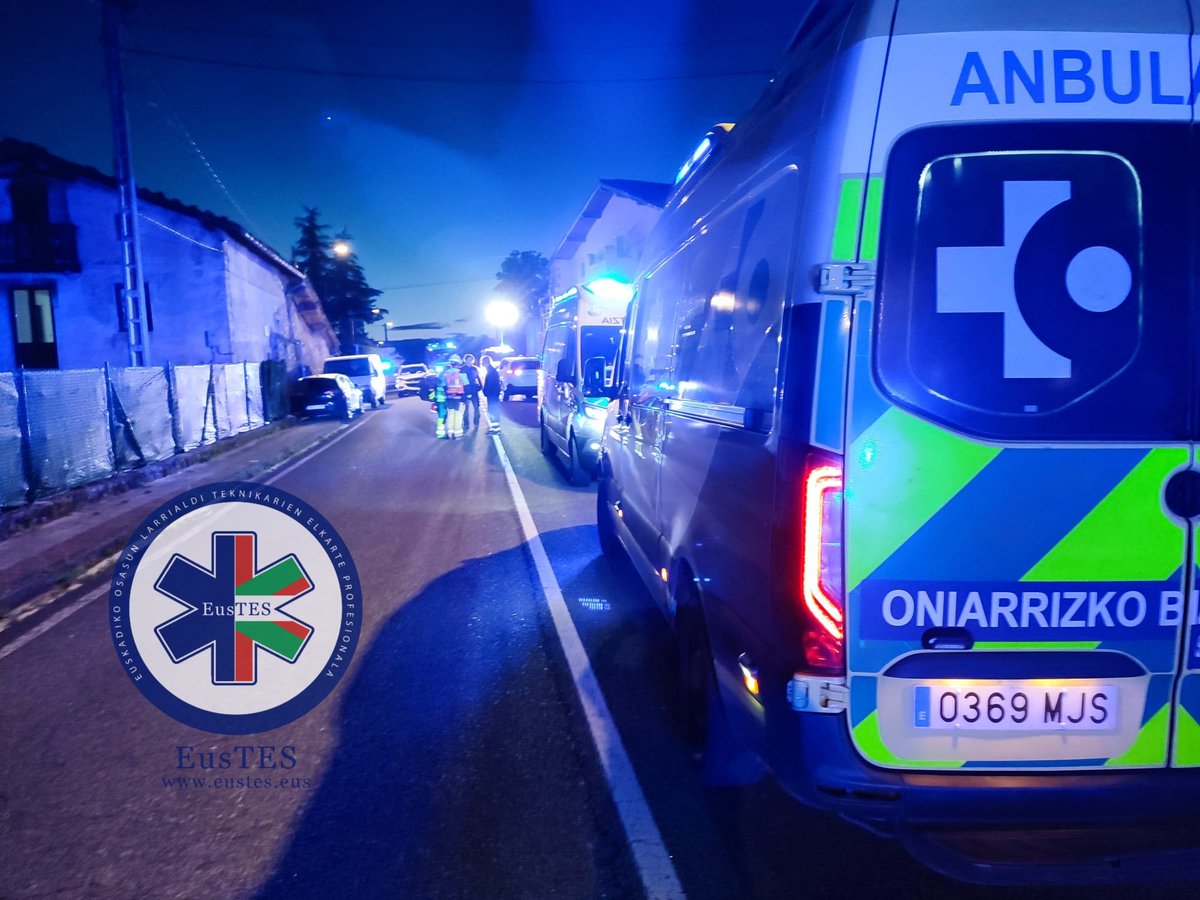 eus_tes's tweet photo. Aviso en #Amezaga por Acc. Tráfico. Acuden 
1 SVAm de @osakidetzaEJGV #Emergentziak, 1 SVAe y 2 SVB de #ArabaEmergentziak que atienden y trasladan a 5 personas a los hospitales de referencia.

Acuden @BomberosAraba

#TESVisible https://t.co/3wKqfWXHMb
