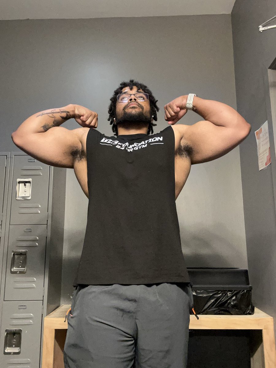 jayy1on's tweet photo. Lowkey haven’t used ts in forever but gotta make friends somehow 😭

#anitwt #gym #ONEPIECE〜 #fypシ゚viral https://t.co/DIqoE2hAeB