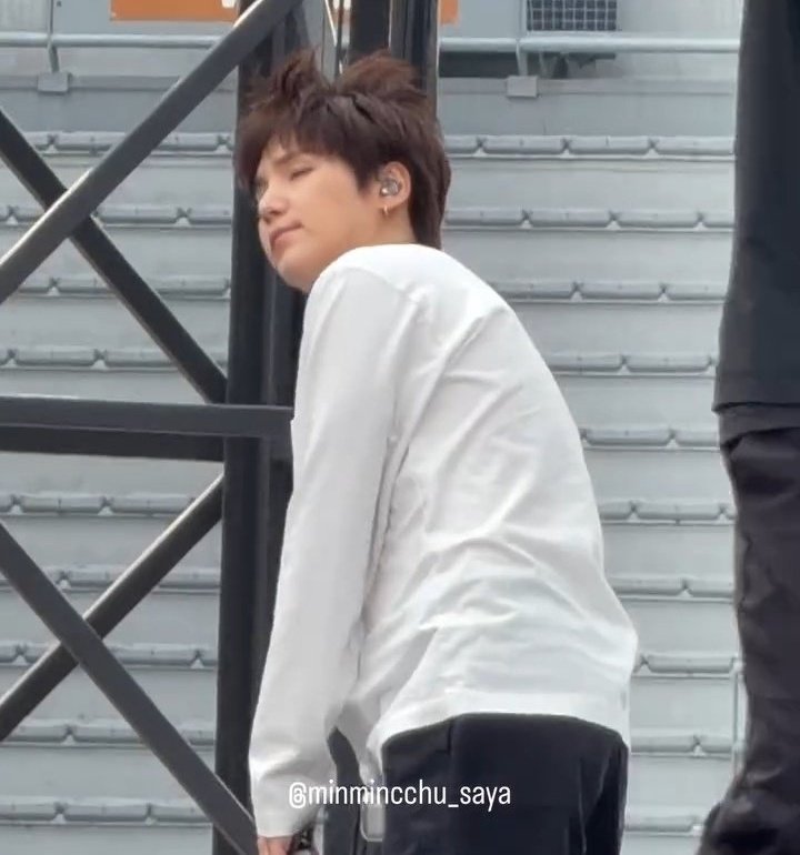 민 tweet media