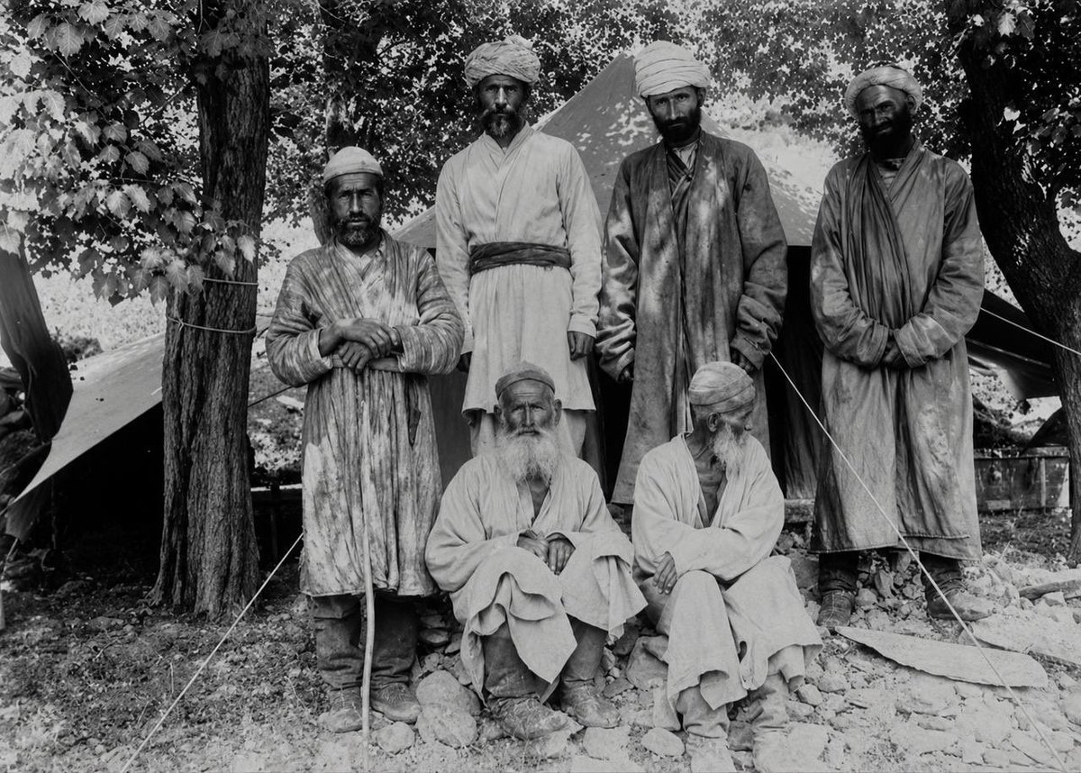 pamirinside's tweet photo. 📍 Elders of Rushan.
Photograph by Hungarian traveler and ethnographer M. A. Stein.
The photo was taken in Savnobe, Rushan, between 1913 and 1916.

#pamirinside #tajikistan #gbao #rushan #рушан #savnob #pamir #badakhshan #помир #гбао https://t.co/XD5laoqlnF