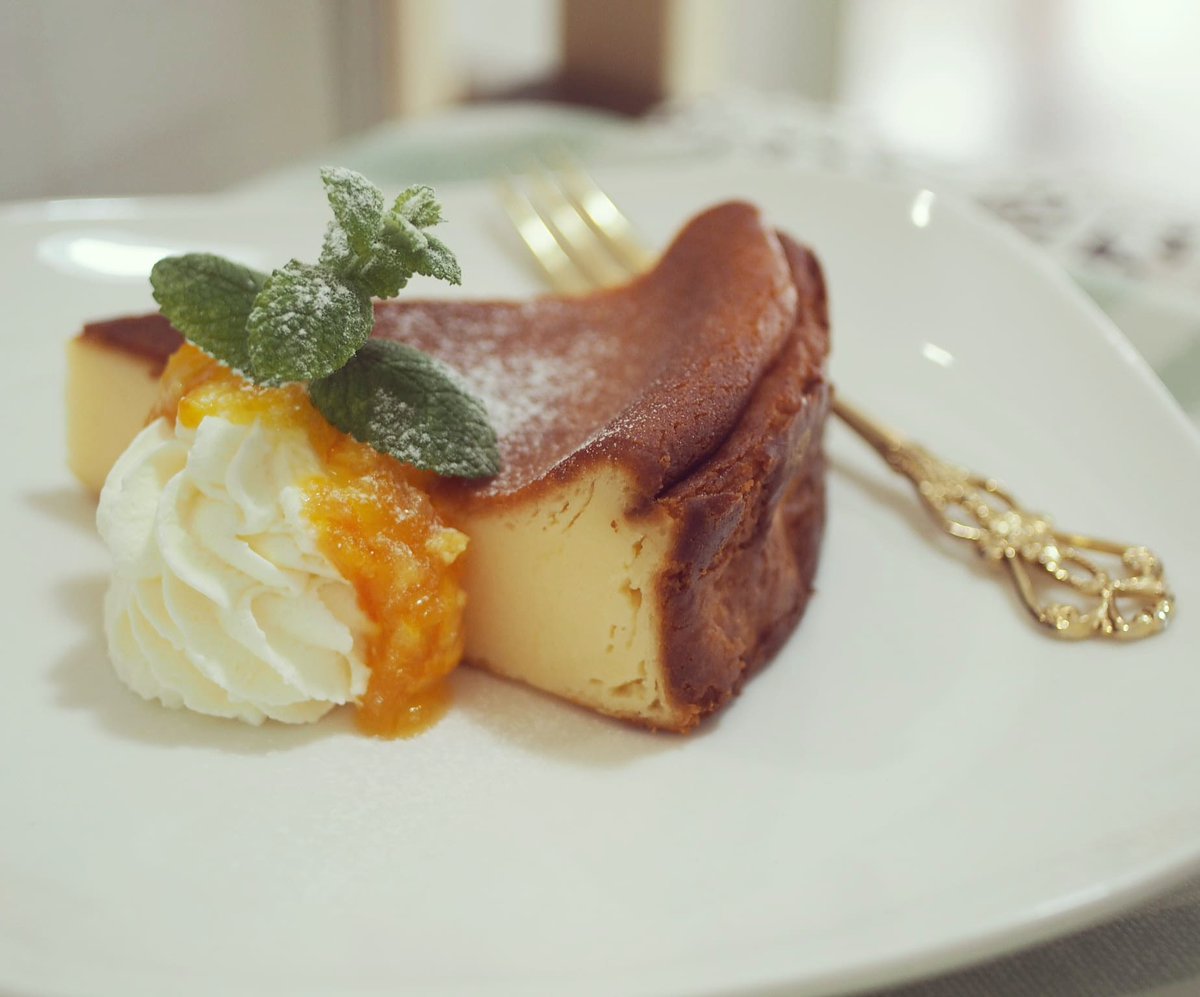 toco_pan's tweet photo. 今日はまだ色々揃ってますよ〜♪
瀬戸内レモンのチーズケーキ、いちごのブリオッシュもまだあります！
サイフォンコーヒー以外にカフェラテもできますよ♡
美味しいパンとコーヒーでほっこりして下さいね♪
ご来店お待ちしてます😊♡ https://t.co/P0kgwBLPXi