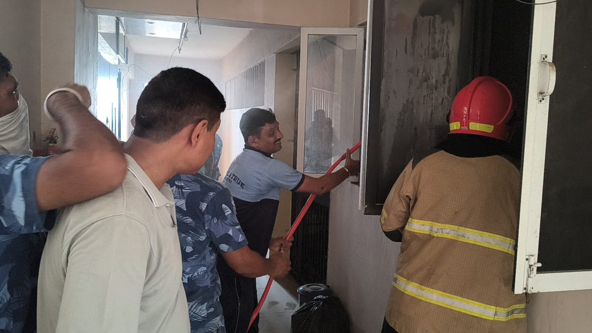 102_raf's tweet photo. Today, around 0750 Hrs, A fire broke out in the electric panel duct of the Imperial Crust Housing Society,Taloja, Navi Mumbai. QAT of 102 RAF led by Sh. Adarsh M B, AC along with Fire service &amp; Kharghar Police evacuated the residents &amp; extinguished the blaze in time. 
#CRPF https://t.co/mAhfigPenw