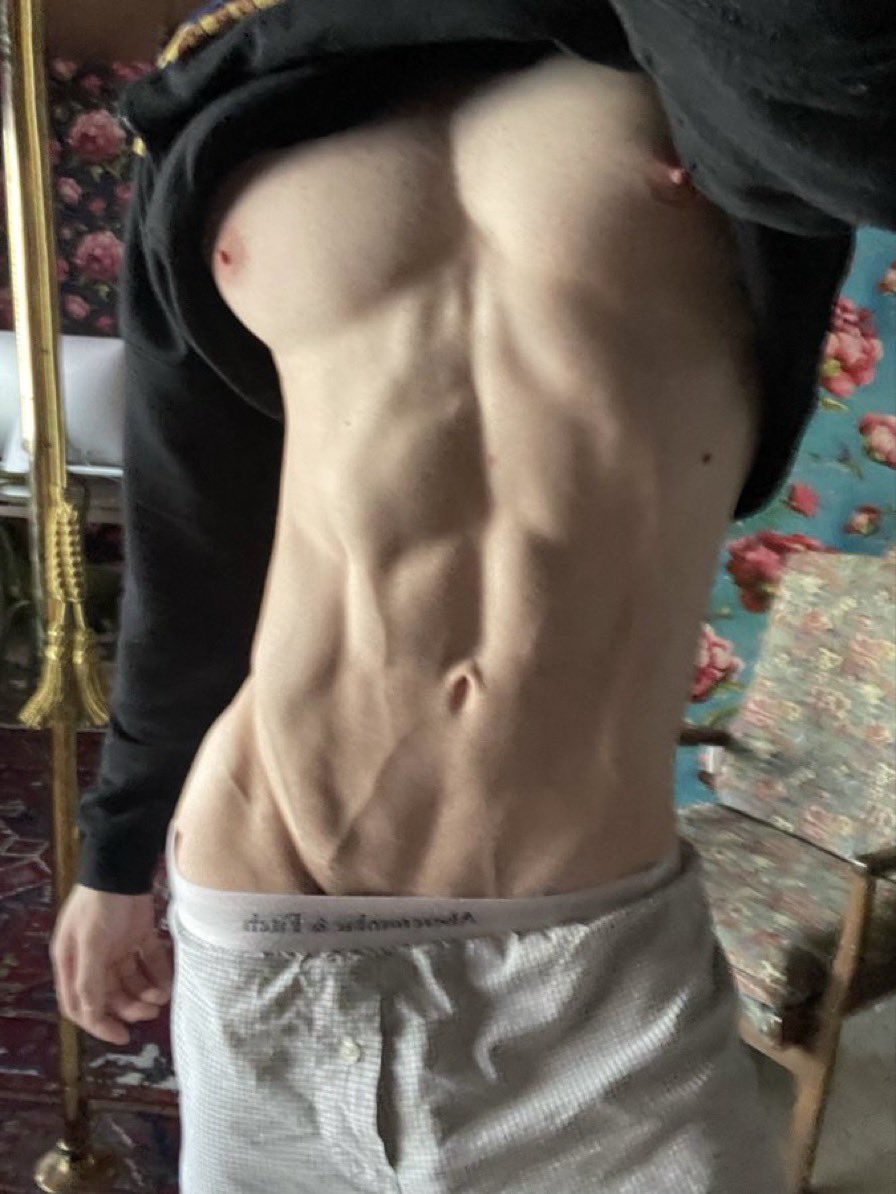 REINOFCHAMP's tweet photo. actor  physique . https://t.co/ksxTiIJjdI