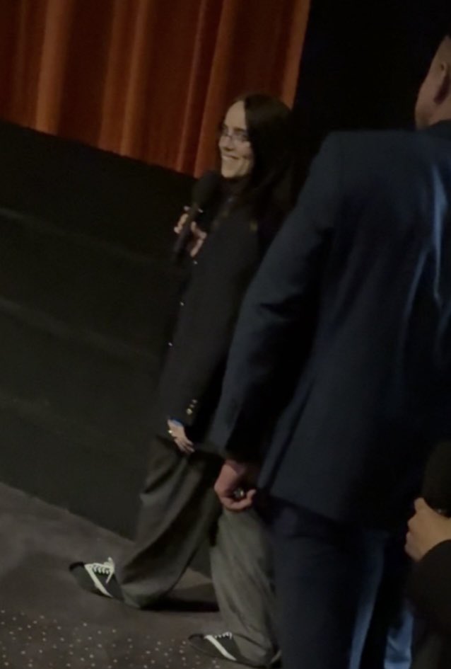 Isabel ☆ hugged billie & she commented my tiktok tweet media