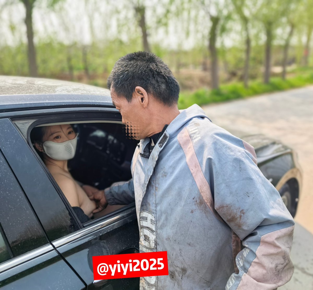 对于拾荒者来说，从来没有碰过女人的他，这次也算开了荤了吧！不知道他摸着老婆的奶什么心情，感觉当时他又激动又兴奋，老婆问他感觉好吗？他回答又软又暖，对于他来说今天应该是他很难忘的一天吧！
 @luchu888 @luchu777 https://t.co/G8WRU8VGLP