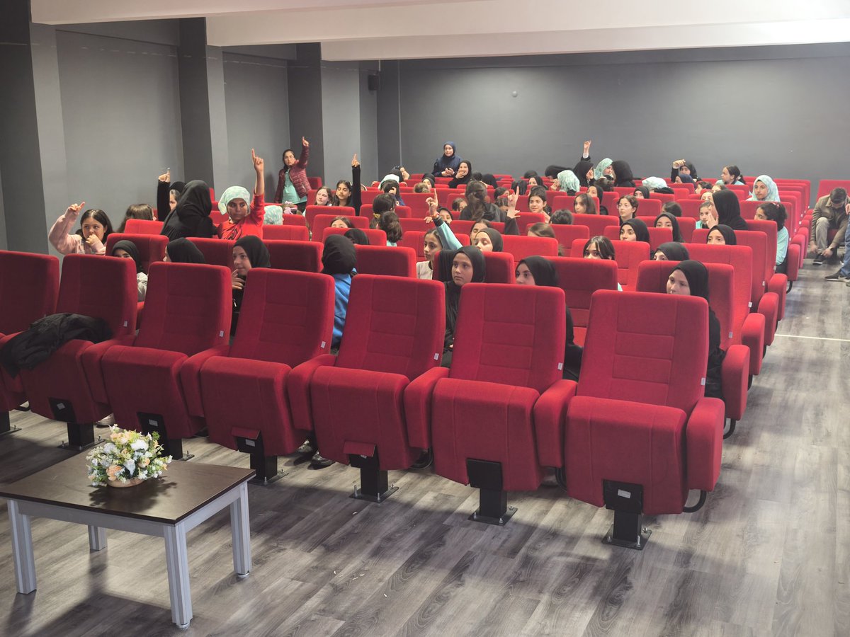 YesilayArnavtky's tweet photo. Yeşilay Arnavutköy Şubesi olarak; İlçe Sağlık Müdürlüğü iş birliğiyle Necip Fazıl Kısakürek İmam Hatip Ortaokulu öğrencileriyle bir araya gelerek Yeşilay Tanıtımı ve Bağımlılık Farkındalık Eğitimi gerçekleştirdik. https://t.co/KNHkt85qc0