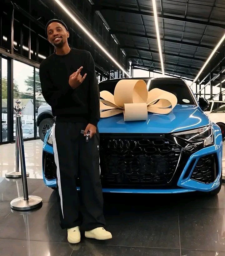 busiwe_bubu's tweet photo. What else does Sam Deep do for a living besides music?🤔

This is like the third or fourth luxury car he’s bought this year.😳😳 https://t.co/62L3Dblvlj