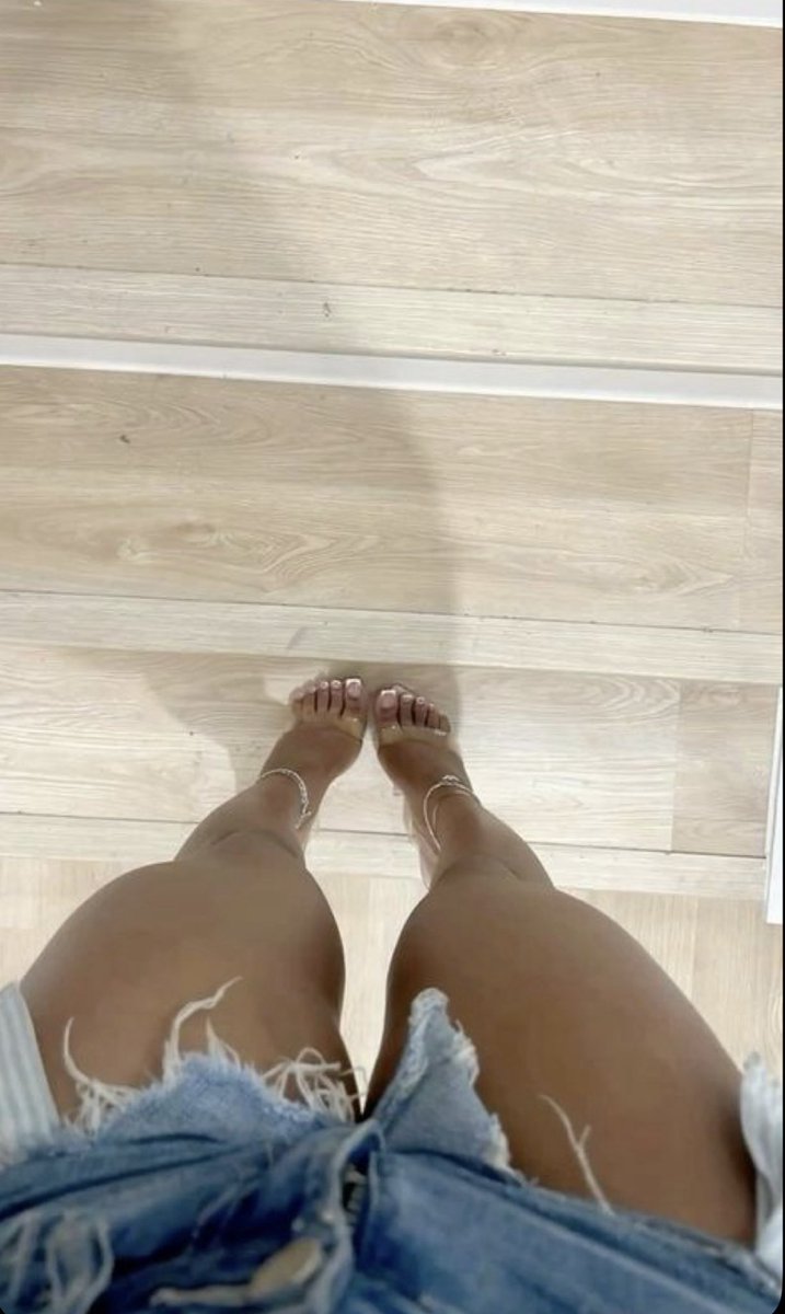 lovelyfeet tweet media