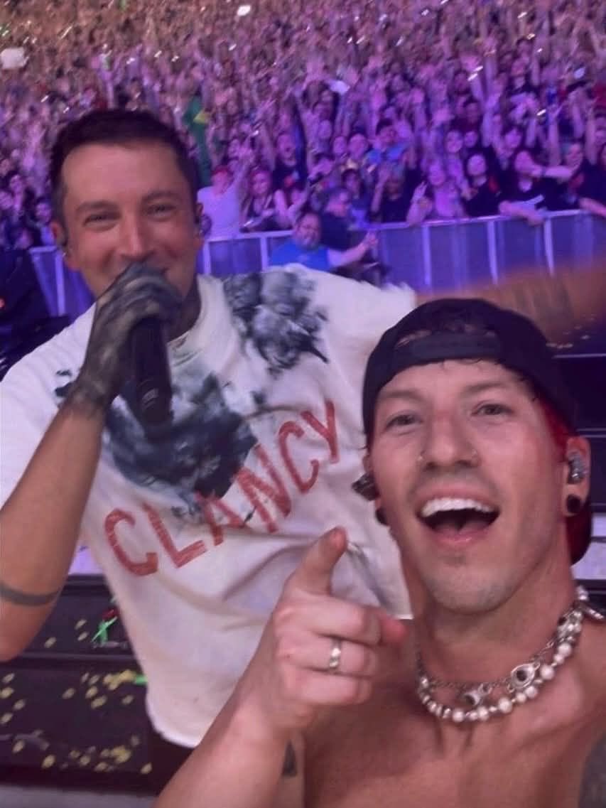 lucy |-/ tweet media