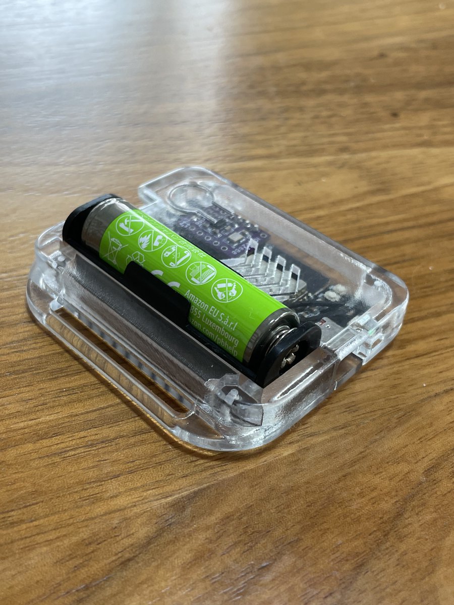 自作トラッカーのクリアケース届いた〜 かっこいい ニッケル水素電池1