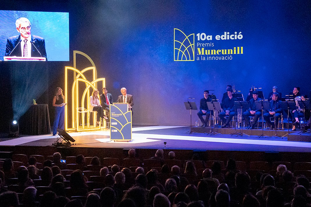 ajterrassa's tweet photo. 🧵1/3 🏆El Teatre Principal ha acollit aquest dijous la Xa edició dels #PremisMuncunill a la Innovació🎉A l’acte, conduït per la periodista Sheila Allen, ha participat el tinent d'alcalde @joan_salvador1. Amb l'actuació de @martigau i del grup de metalls de l'@OSValles.
👇 https://t.co/2Uowe5hOwB