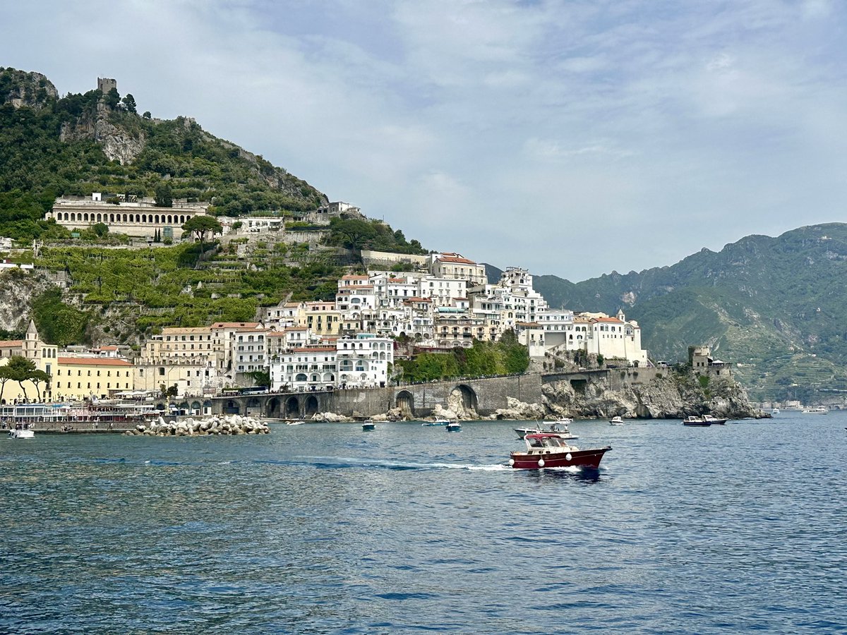 MunchPudding's tweet photo. #PostcardFromAmalfi Next stop on the boat was Amalfi ๐ฎ๐น ๐ฅ๏ธ ๐ https://t.co/kUzbCYGvwf