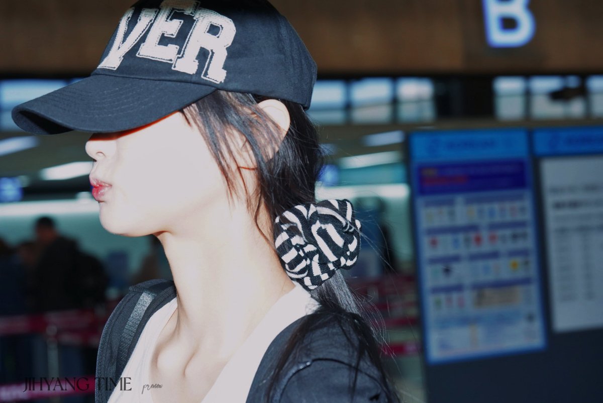 jihyangtime's tweet photo. 260508. 지향이 김포공항 GMP 프리뷰
baby ㅎㅎ

#김지향 #jihyang #ジヒャン #dancer #댄서 #KstyleParty https://t.co/zTlXXu8NWb