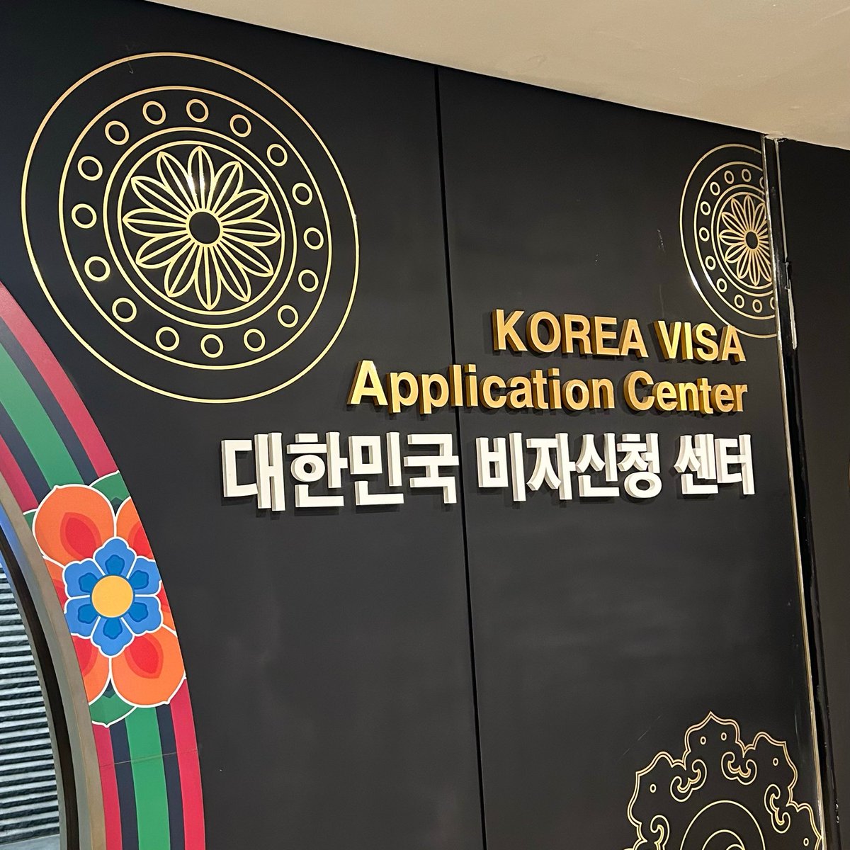 LCLuminator's tweet photo. Akhirnya tiba di masa ngurus visa Korea, meski dari dulu berharap beriringan dengan jadwal comeback Lucas 😞 https://t.co/ivQrgS2PjD