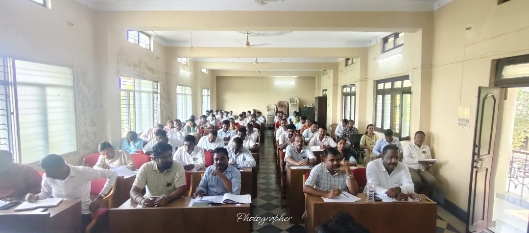 ಮಾನ್ಯರೆ ಇಂದು ನವಲಗುಂದ ತಾಲೂಕ ಪಂಚಾಯತ ಸಭಾಂಗಣದಲ್ಲಿ  ಮಾನ್ಯ ಮುಖ್ಯ ಕಾರ್ಯನಿರ್ವಾಹಕ ಅಧಿಕಾರಿಗಳ ಜಿಲ್ಲಾ ಪಂಚಾಯತ ಧಾರವಾಡ ಇವರ ಅಧ್ಯಕ್ಷತೆಯಲ್ಲಿ  ನರೇಗಾ ಕರ ವಸೂಲಾತಿ  ಏನ್, ಆರ್, ಎಲ್, ಎಮ್. ಸಾಮಾಜಿಕ ಲೆಕ್ಕ ಪರಿಶೋಧನೆ ವಸೂಲಾತಿ, ಕುಡಿಯುವ ನೀರು ಹಾಗೂ ವಿವಿಧ ಯೋಜನೆಗಳ ಕುರಿತು. ಪ್ರಗತಿ ಪರಶೀಲನಾ ಸಭೆ ಜರುಗಿತು .
