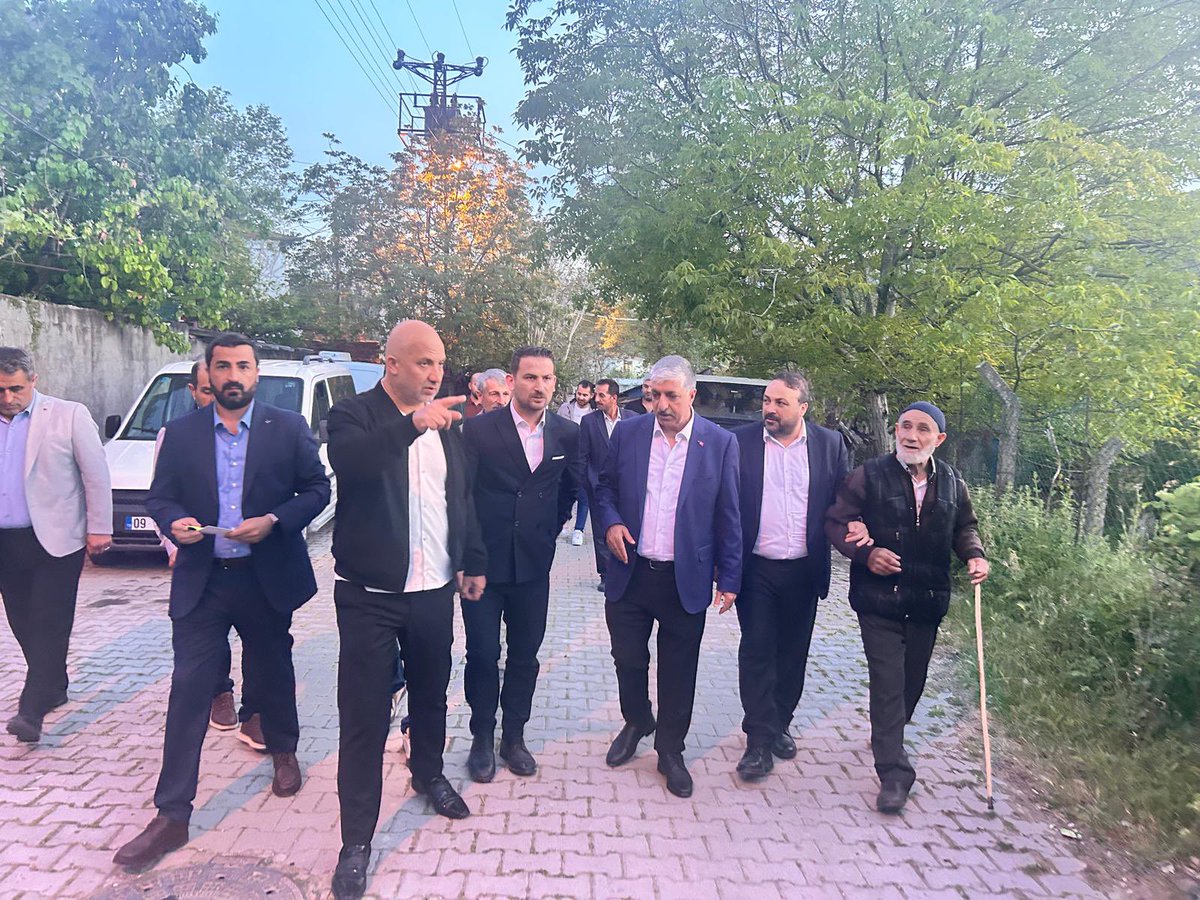 Iğdırlılar Mahallemizde, kıymetli hemşehrilerimizle bir araya gelerek talep, öneri ve görüşlerini dinledik.

İlçe Başkanımız İlhan Yıldırım ve teknik ekibimiz ile birlikte mahallemizin ihtiyaçlarını yerinde değerlendirip çözüm odaklı istişarelerde bulunduk.

Ortak akıl ve gönül